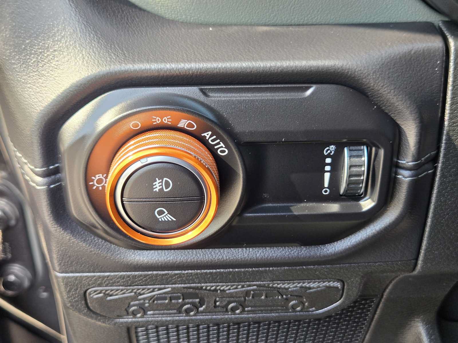 Used 2025 Jeep Gladiator Mojave w/ Convenience Group AWD/4WD image 22