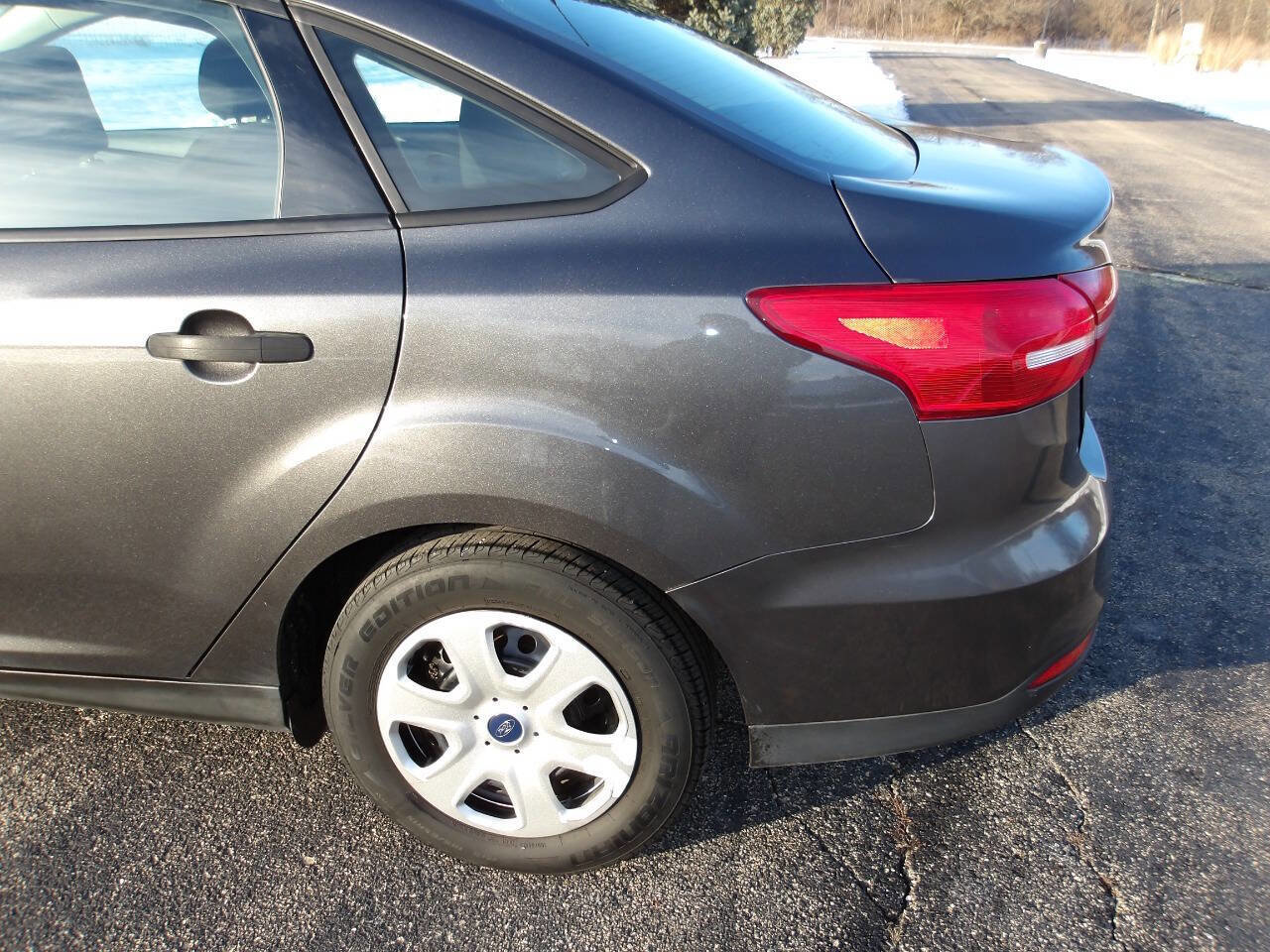 Used 2018 Ford Focus S image 35