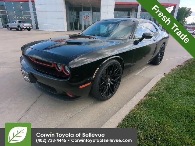Used 2016 Dodge Challenger SXT w/ Driver Convenience Group RWD image 9