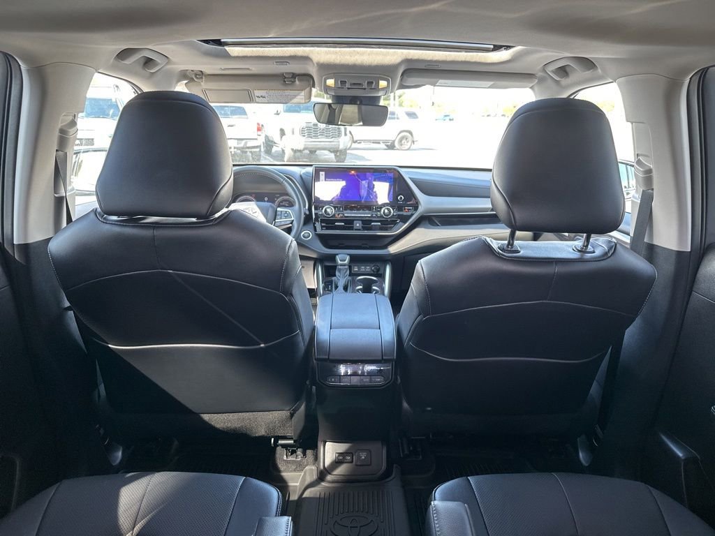 Certified 2025 Toyota Highlander Limited AWD/4WD image 44