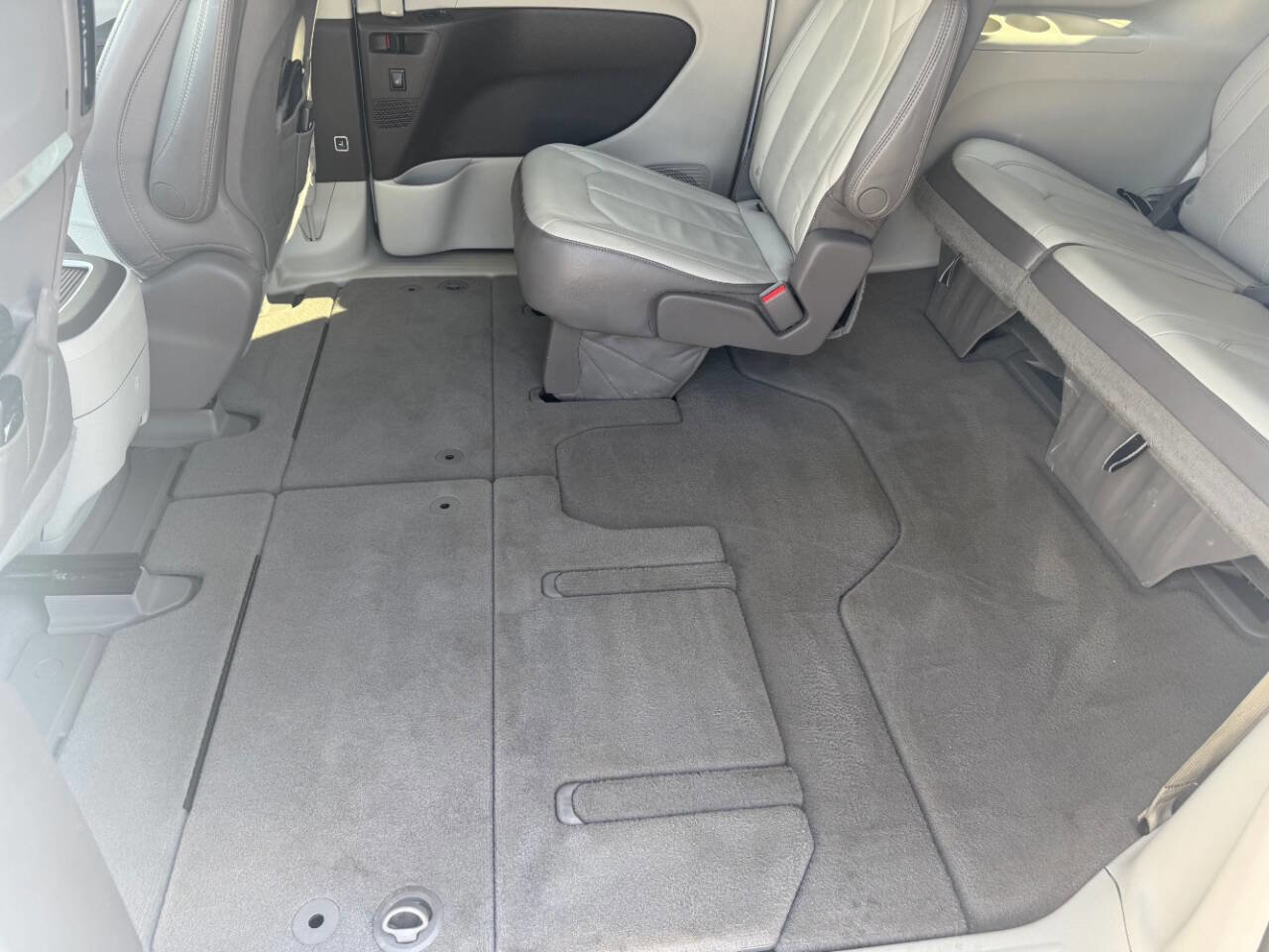 Used 2017 Chrysler Pacifica Touring-L Plus w/ Tire & Wheel Group image 20