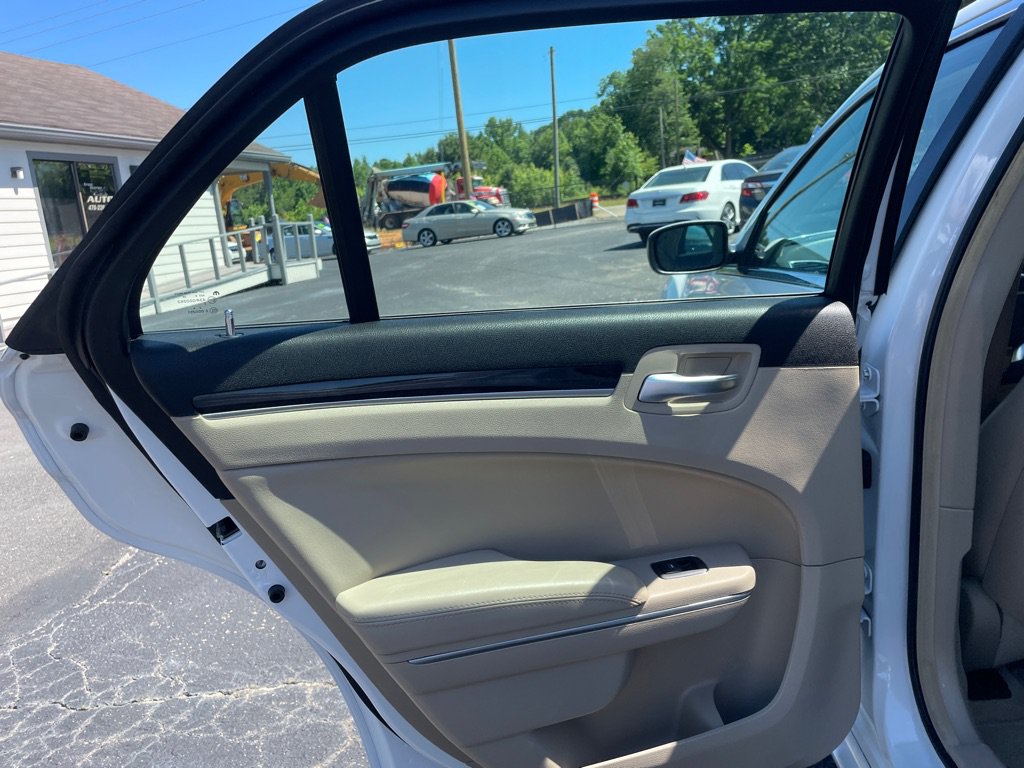 Used 2013 Chrysler 300 RWD image 16