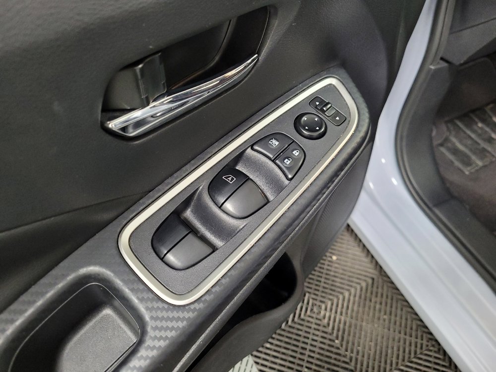 Used 2023 Nissan Versa SR w/ Trunk Package image 27