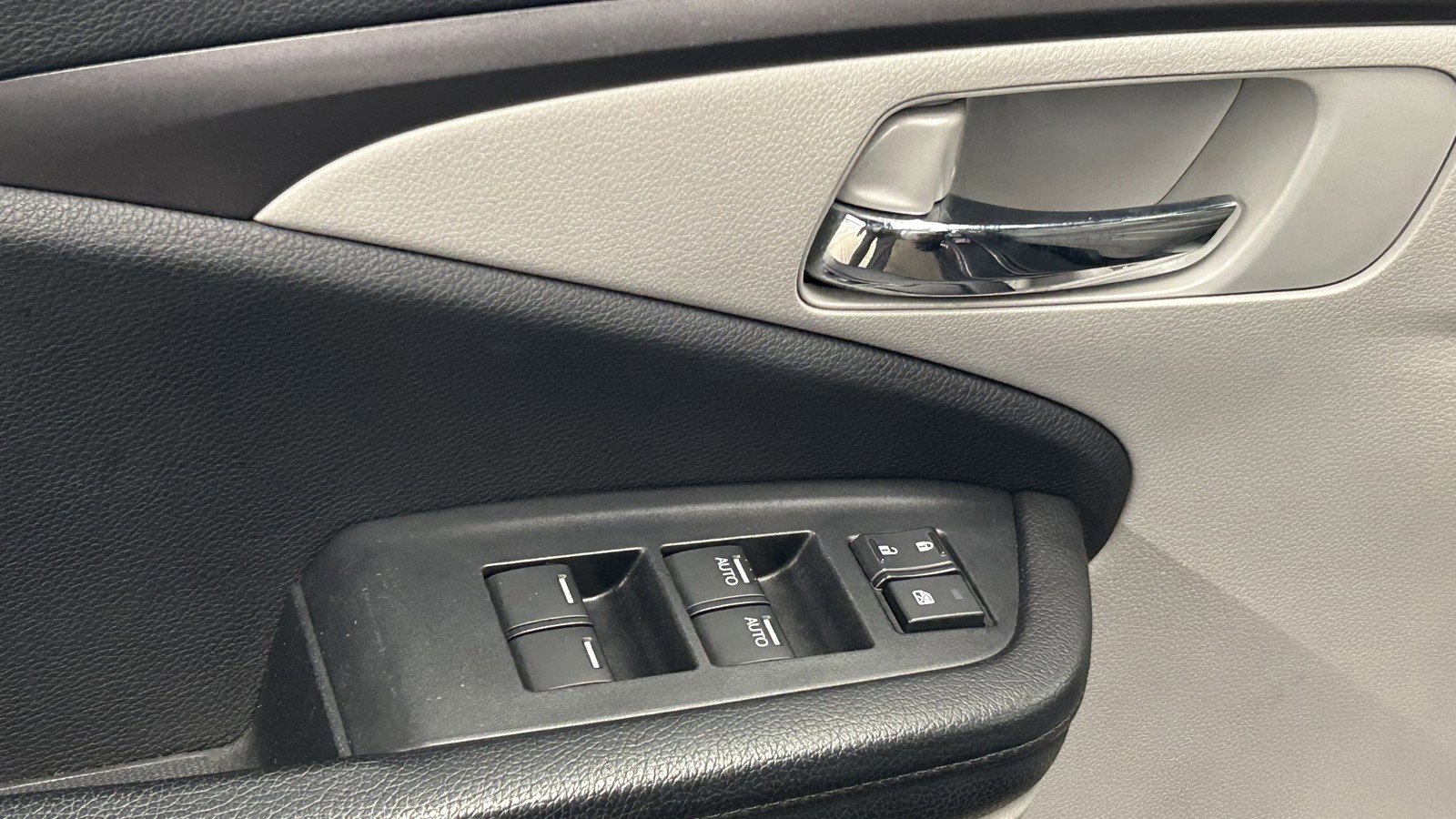 Used 2016 Honda Pilot EX-L image 10