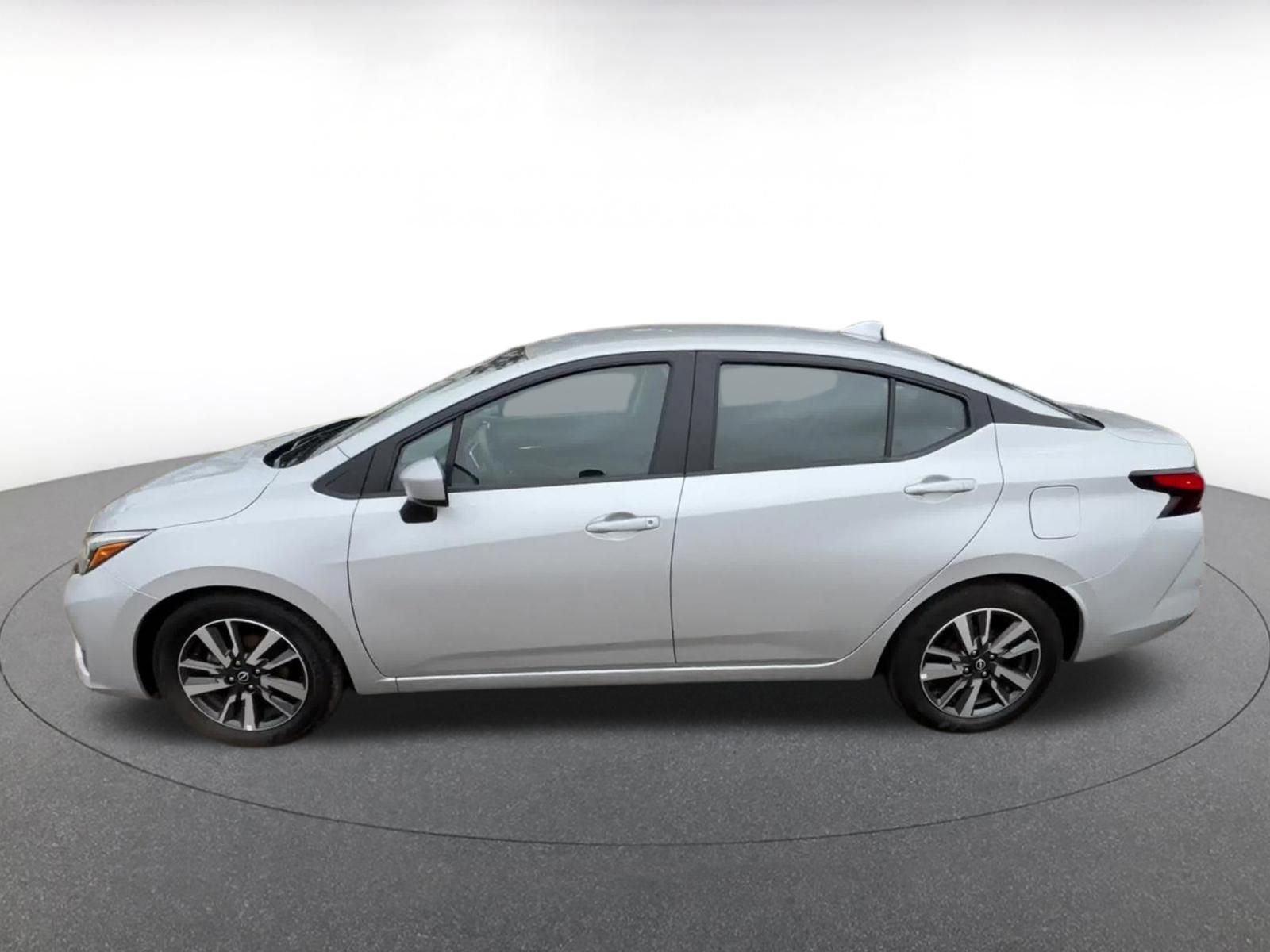 Used 2025 Nissan Versa SV FWD image 9