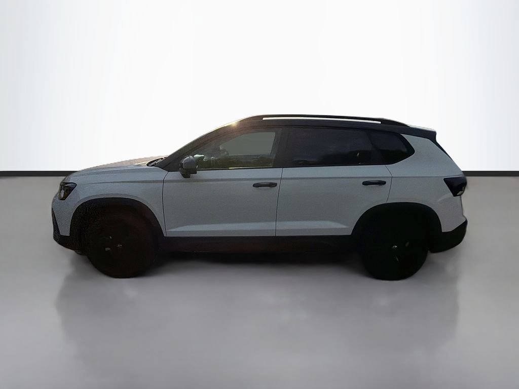 Used 2025 Volkswagen Taos SE FWD image 4