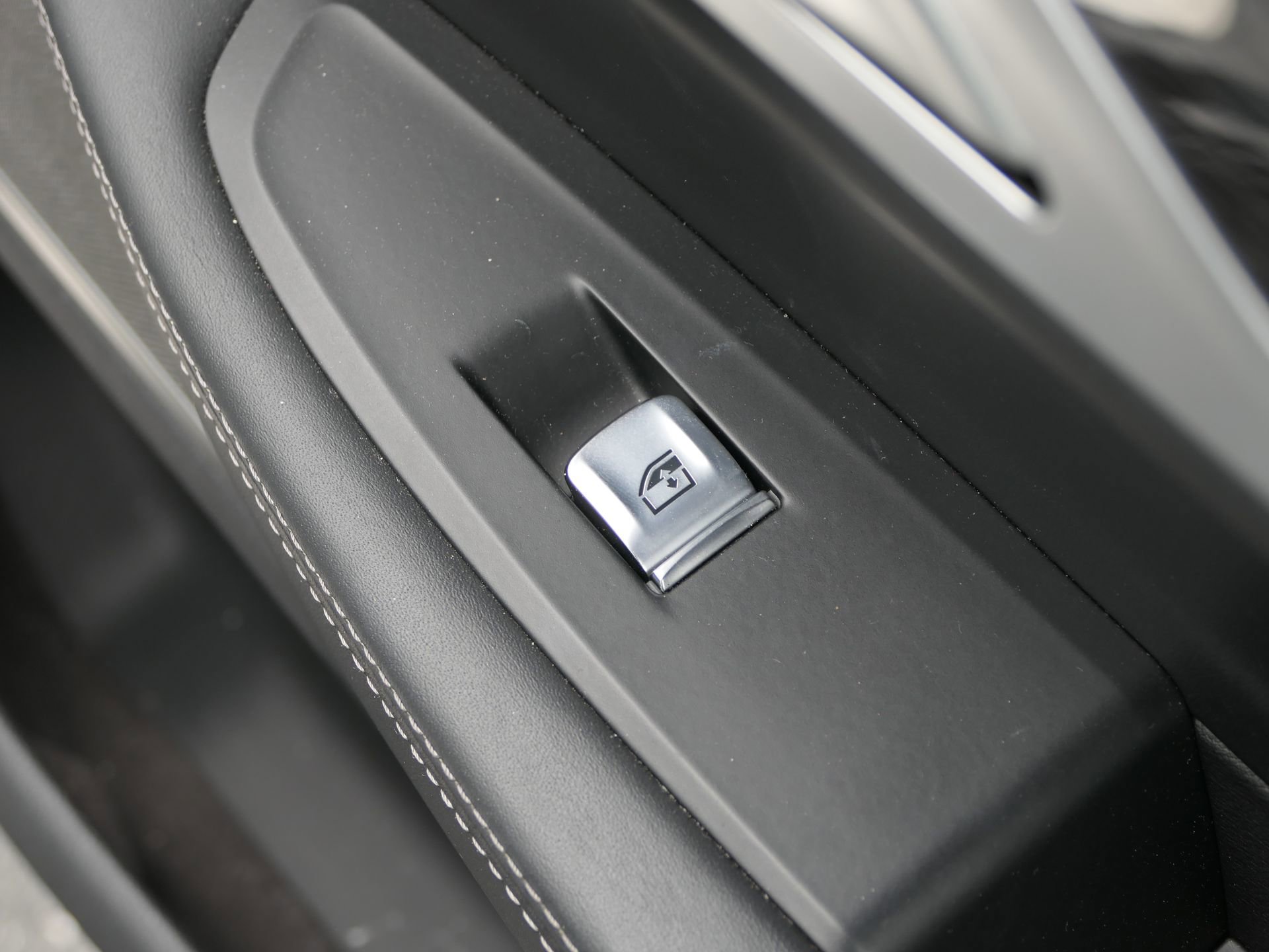 Used 2019 BMW 740i w/ M Sport Package RWD image 28