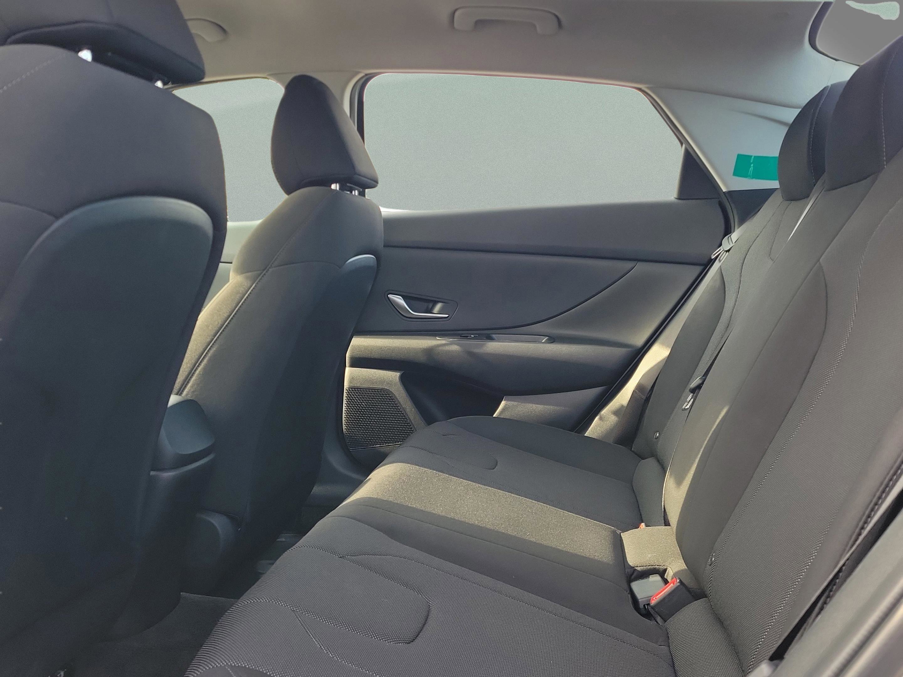 Certified 2023 Hyundai Elantra SE image 9