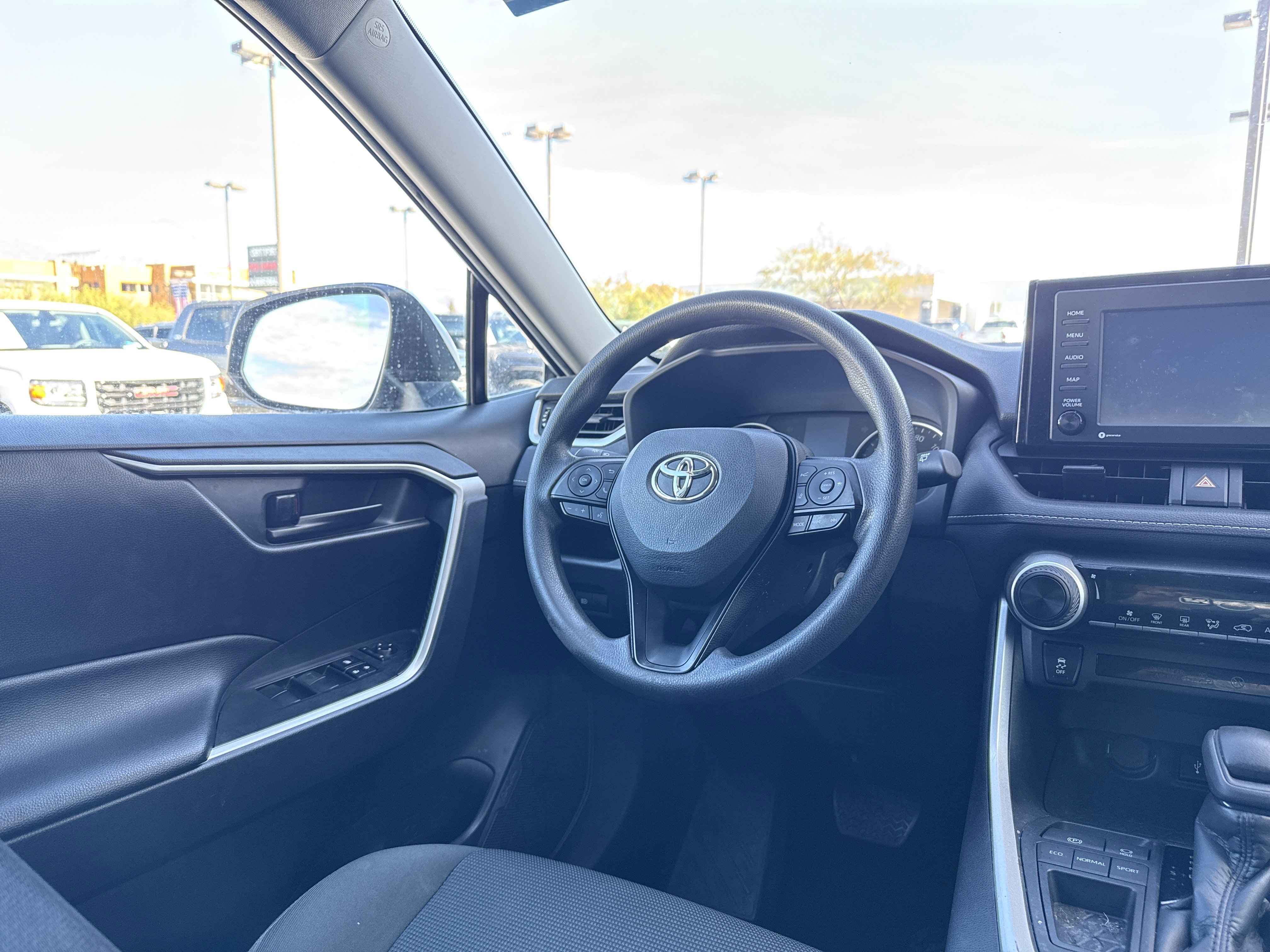 Used 2022 Toyota RAV4 LE image 15