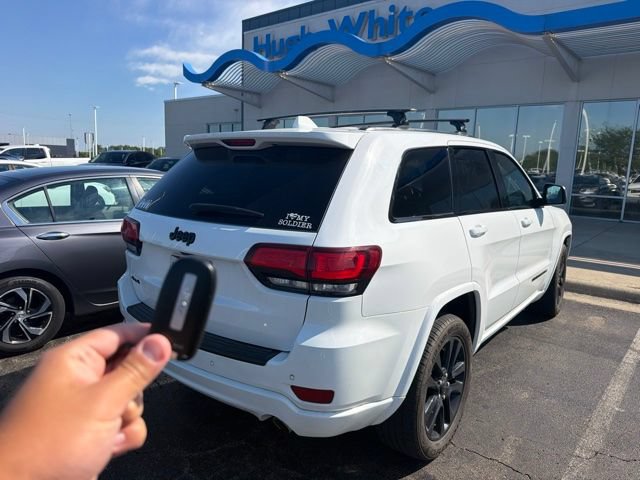 Used 2019 Jeep Grand Cherokee Altitude AWD/4WD image 3