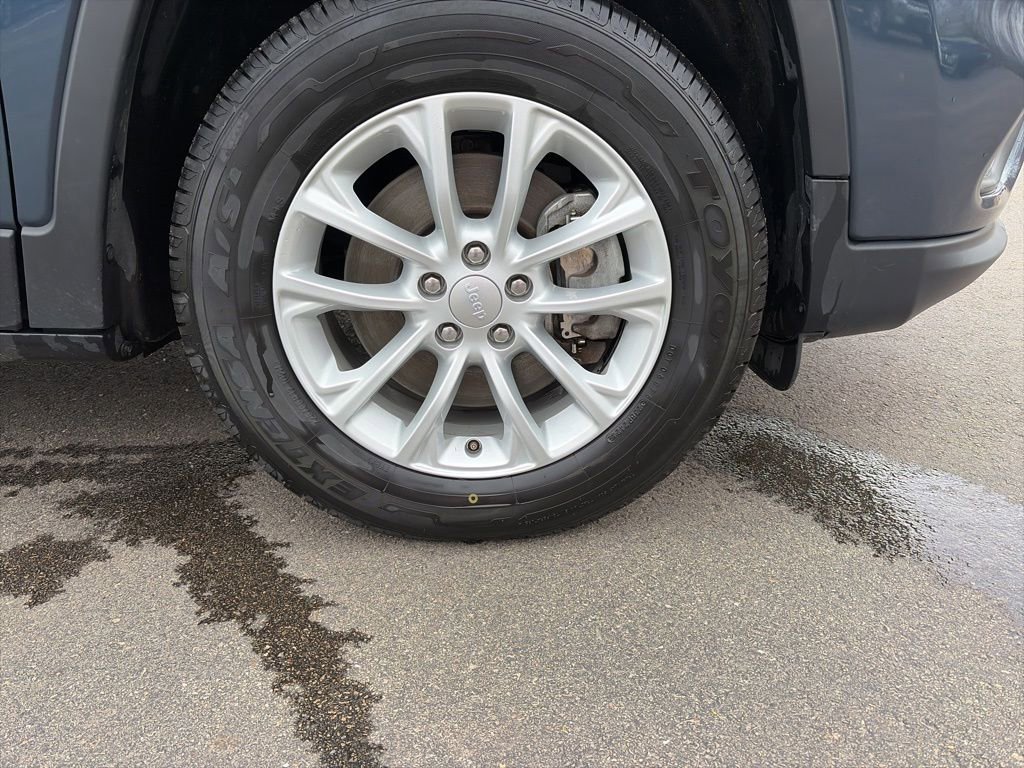 Used 2020 Jeep Cherokee Latitude w/ Cold Weather Group image 21