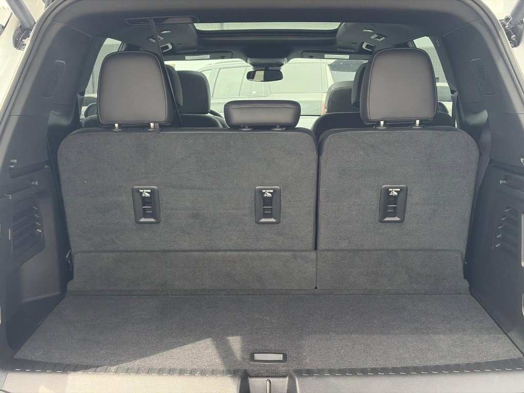 Used 2025 GMC Acadia Denali FWD image 6