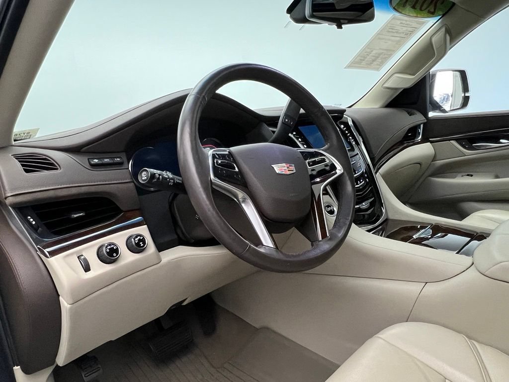 Used 2017 Cadillac Escalade Luxury AWD/4WD image 6