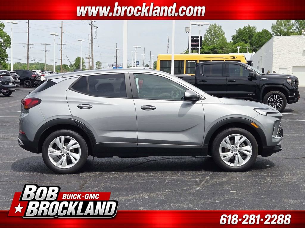 Used 2024 Buick Encore GX Preferred FWD image 2