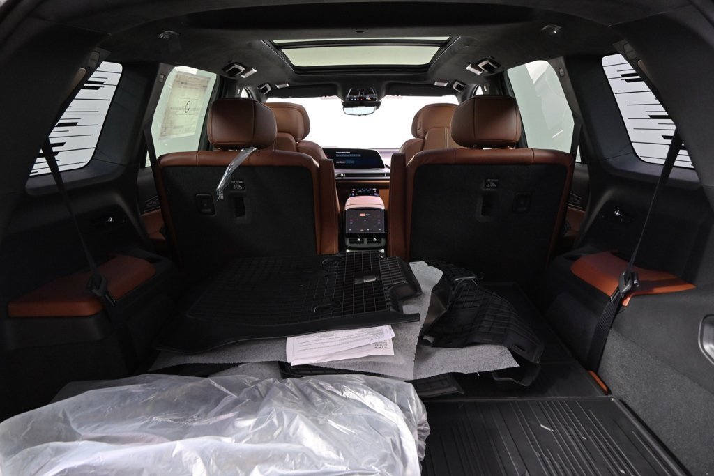 New 2026 Cadillac Vistiq Platinum image 18