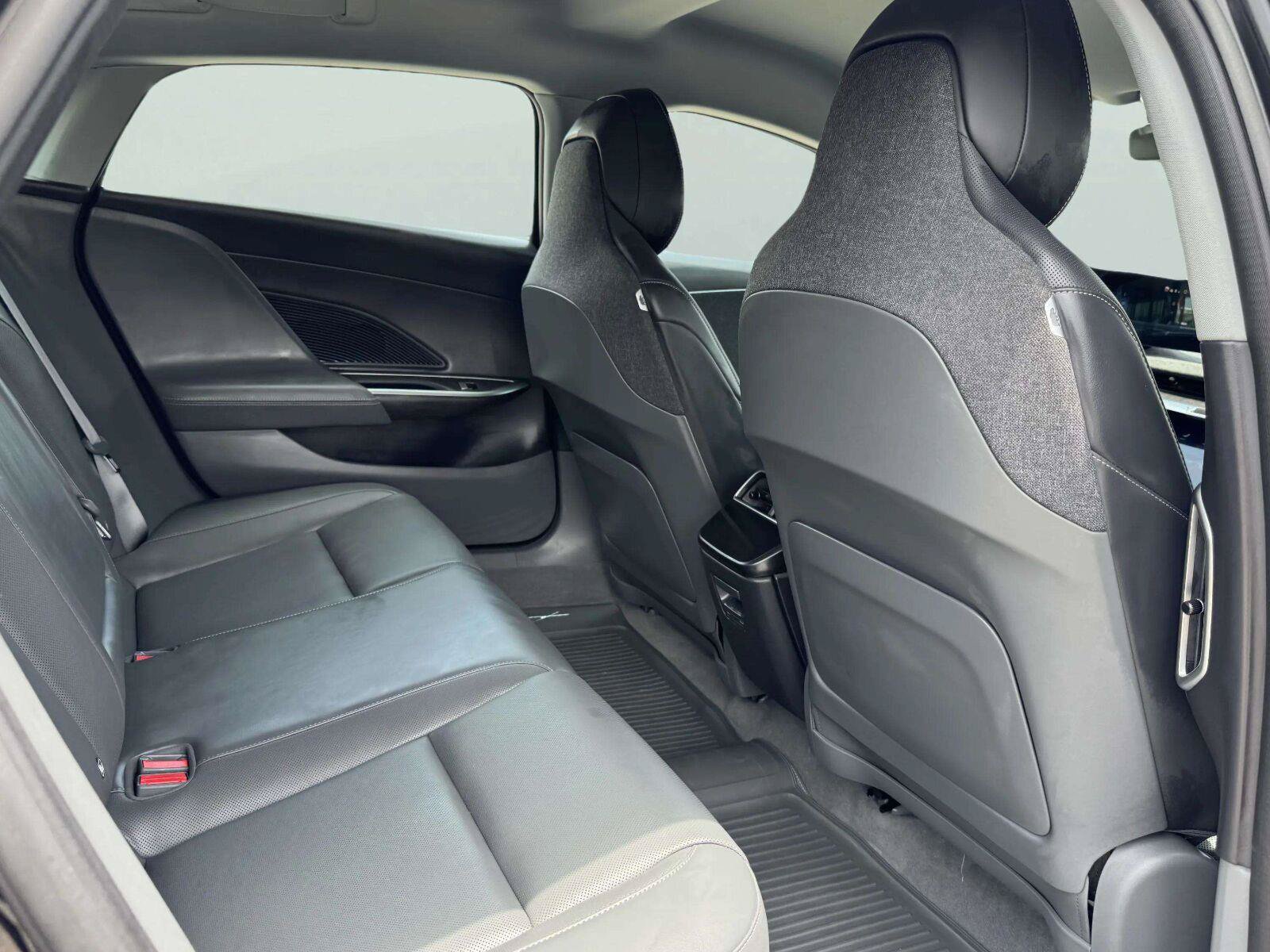 Used 2025 Lucid Air Pure RWD image 57