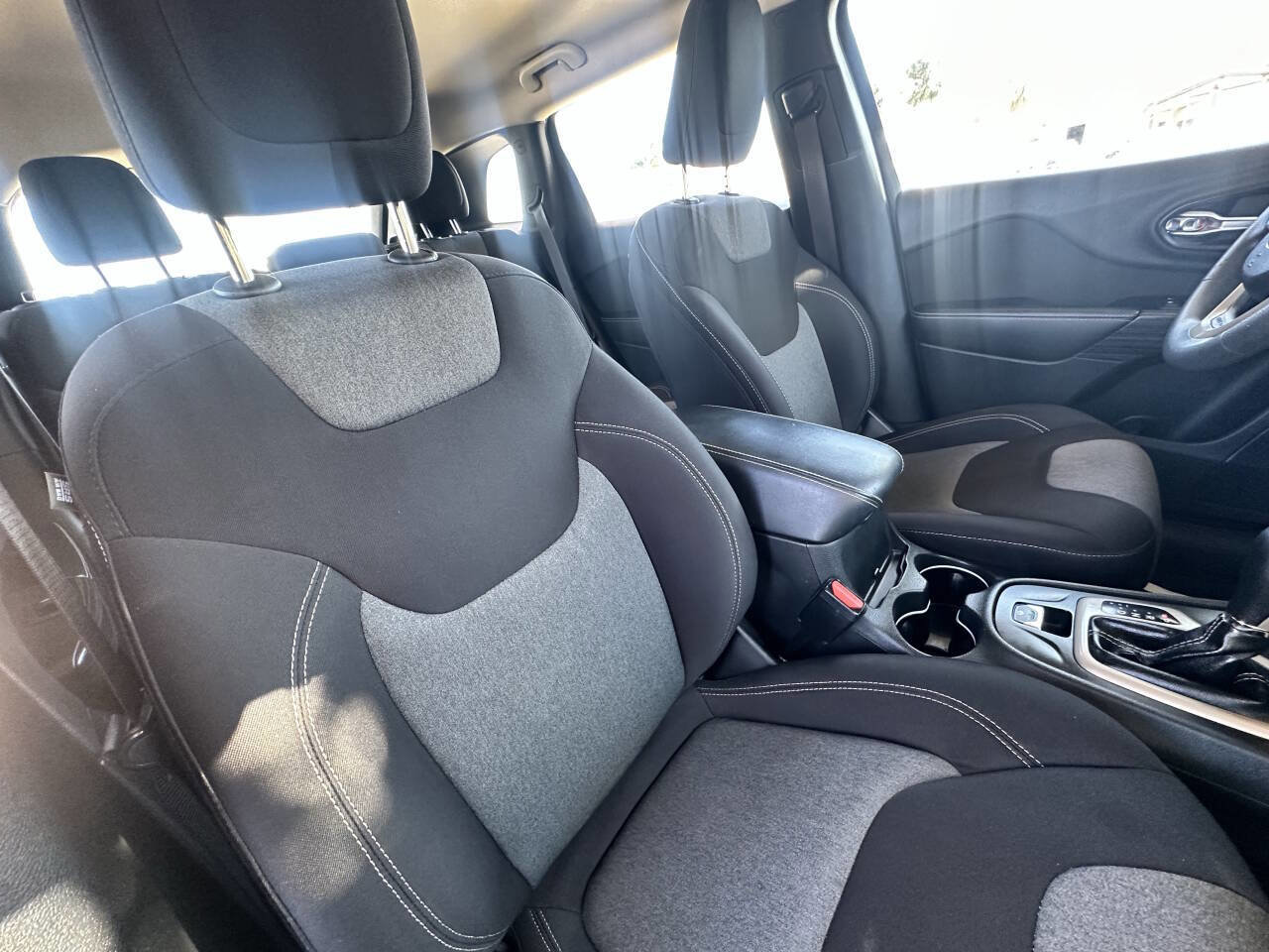 Used 2015 Jeep Cherokee Sport image 20