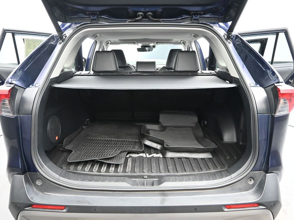 Used 2023 Toyota RAV4 Limited image 17