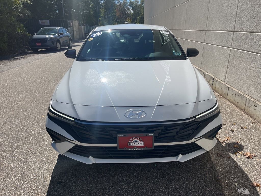Used 2025 Hyundai Elantra SEL image 3