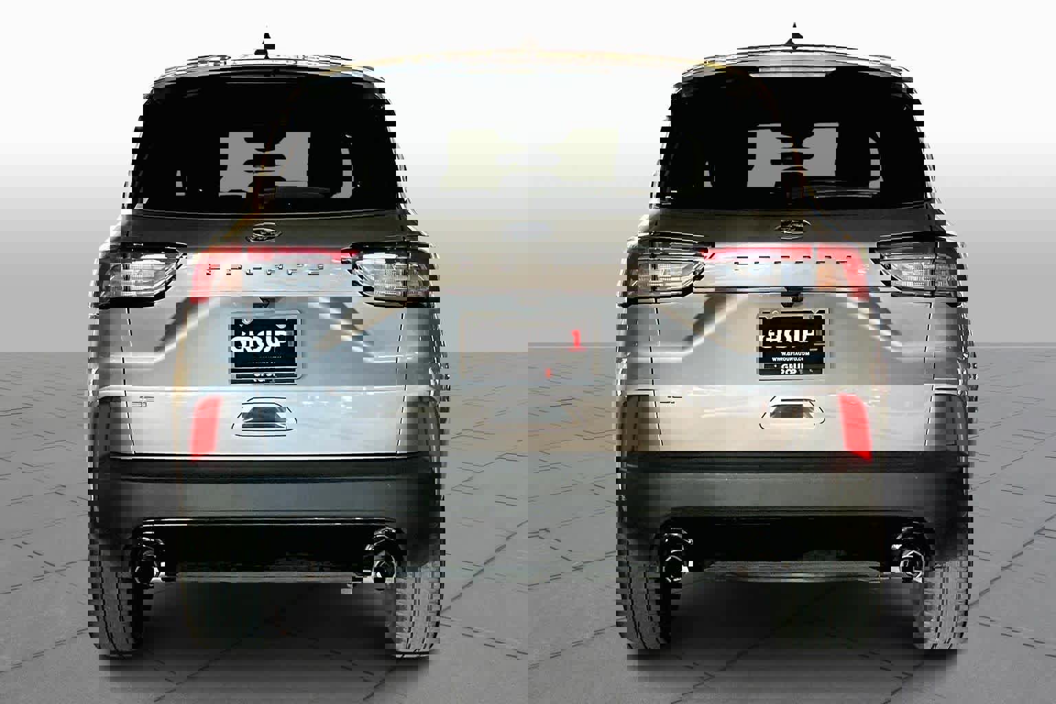 Used 2022 Ford Escape SE w/ SE Sport Appearance Package image 4