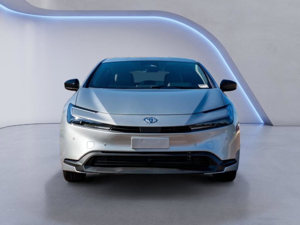 New 2026 Toyota Prius LE image 2