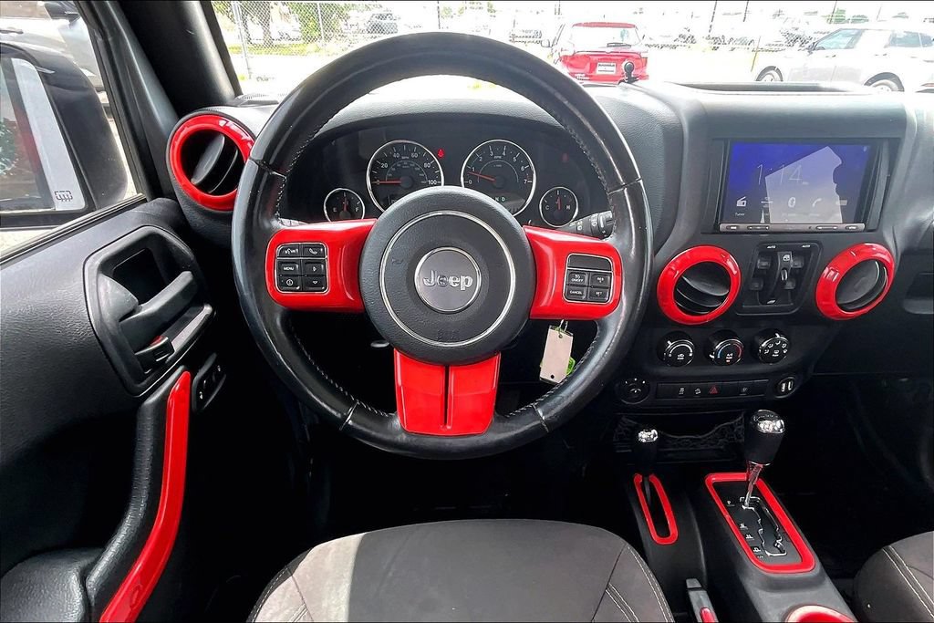 Used 2015 Jeep Wrangler Unlimited Sahara w/ Connectivity Group AWD/4WD image 7