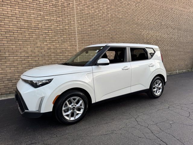 Used 2024 Kia Soul LX w/ Option Group 015 FWD image 28