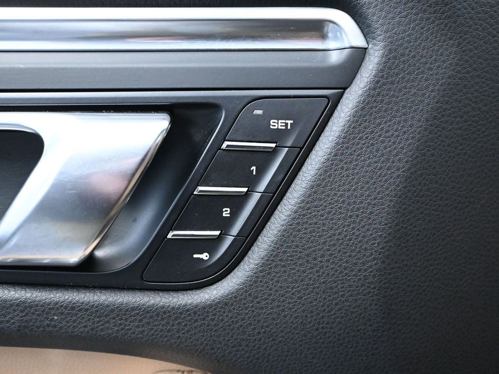 Used 2022 Porsche Macan Base image 22