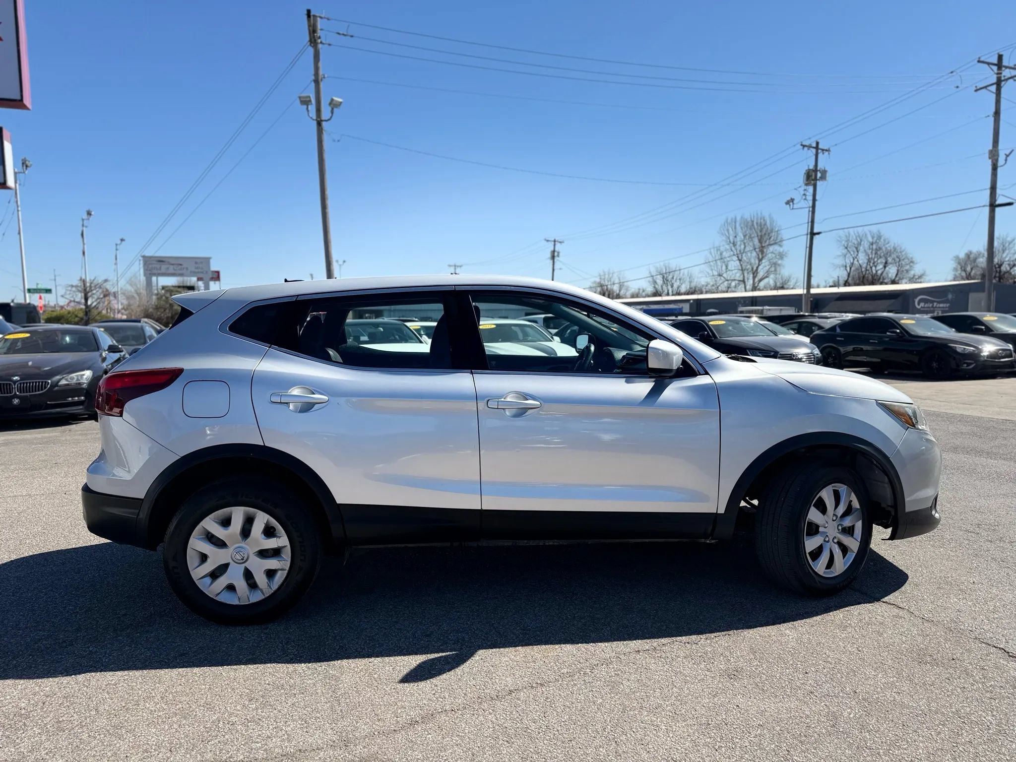 Used 2018 Nissan Rogue Sport S FWD image 2
