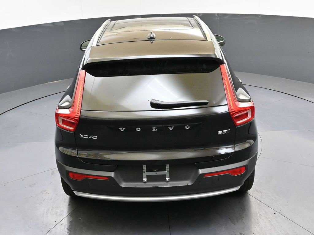 Certified 2025 Volvo XC40 B5 Core image 39