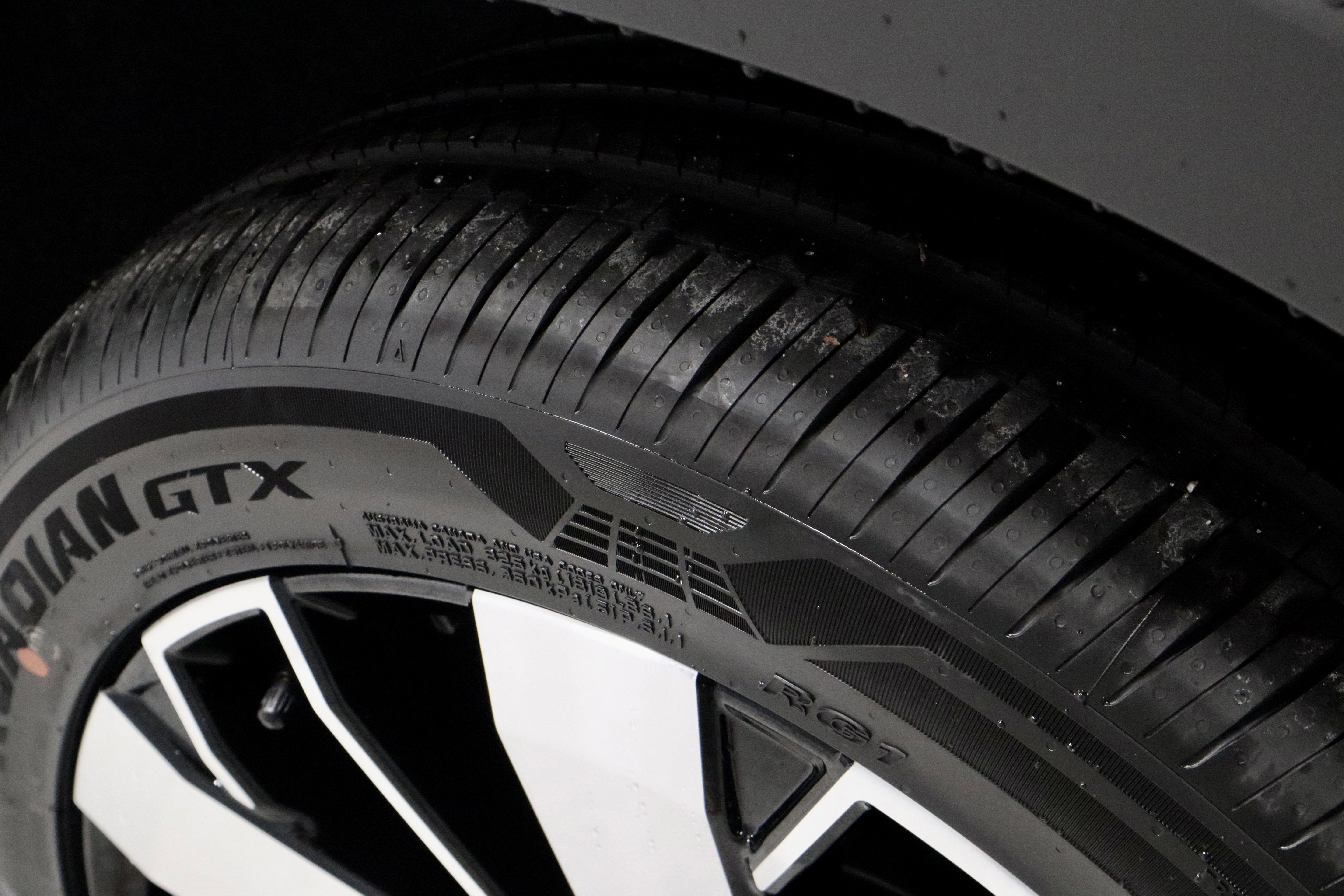 New 2025 Mitsubishi Outlander SE image 34