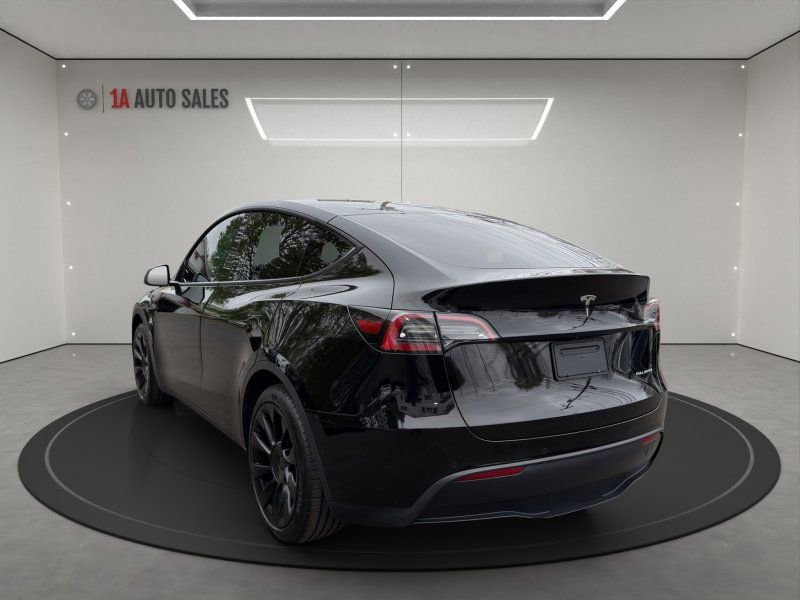 Used 2021 Tesla Model Y Long Range AWD/4WD image 3