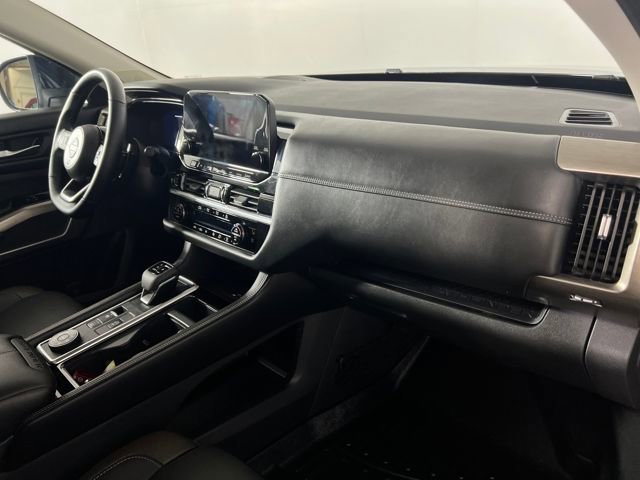 Used 2024 Nissan Pathfinder Platinum image 32