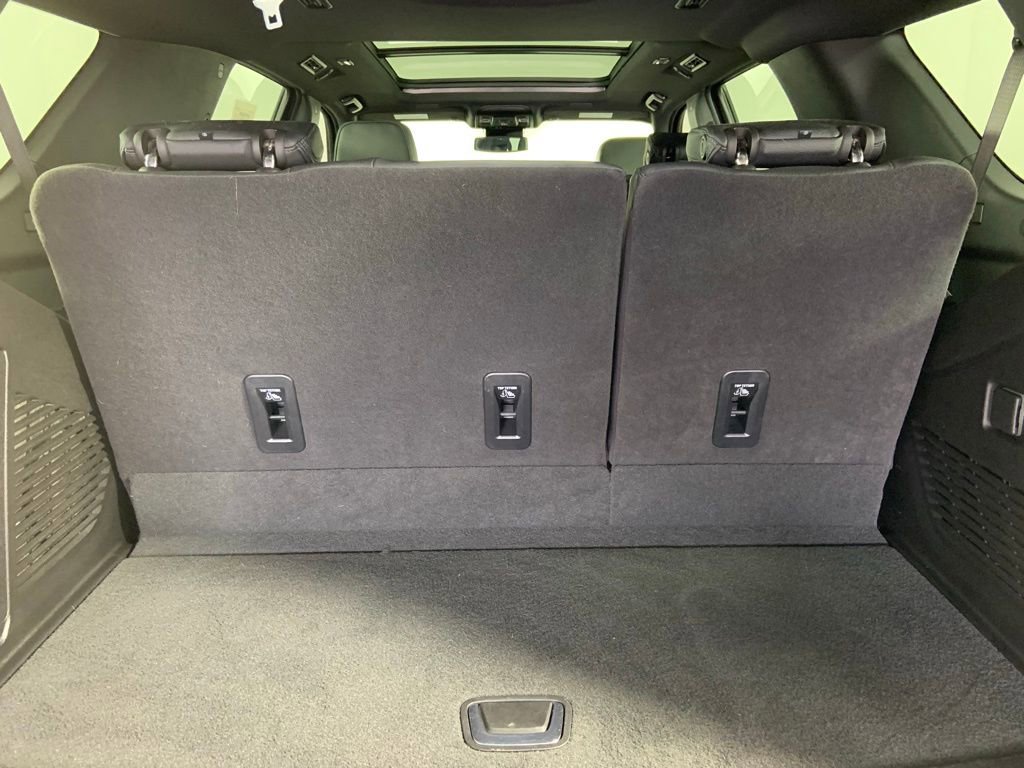 Used 2025 GMC Yukon Denali w/ Sun & Power Step Package image 10