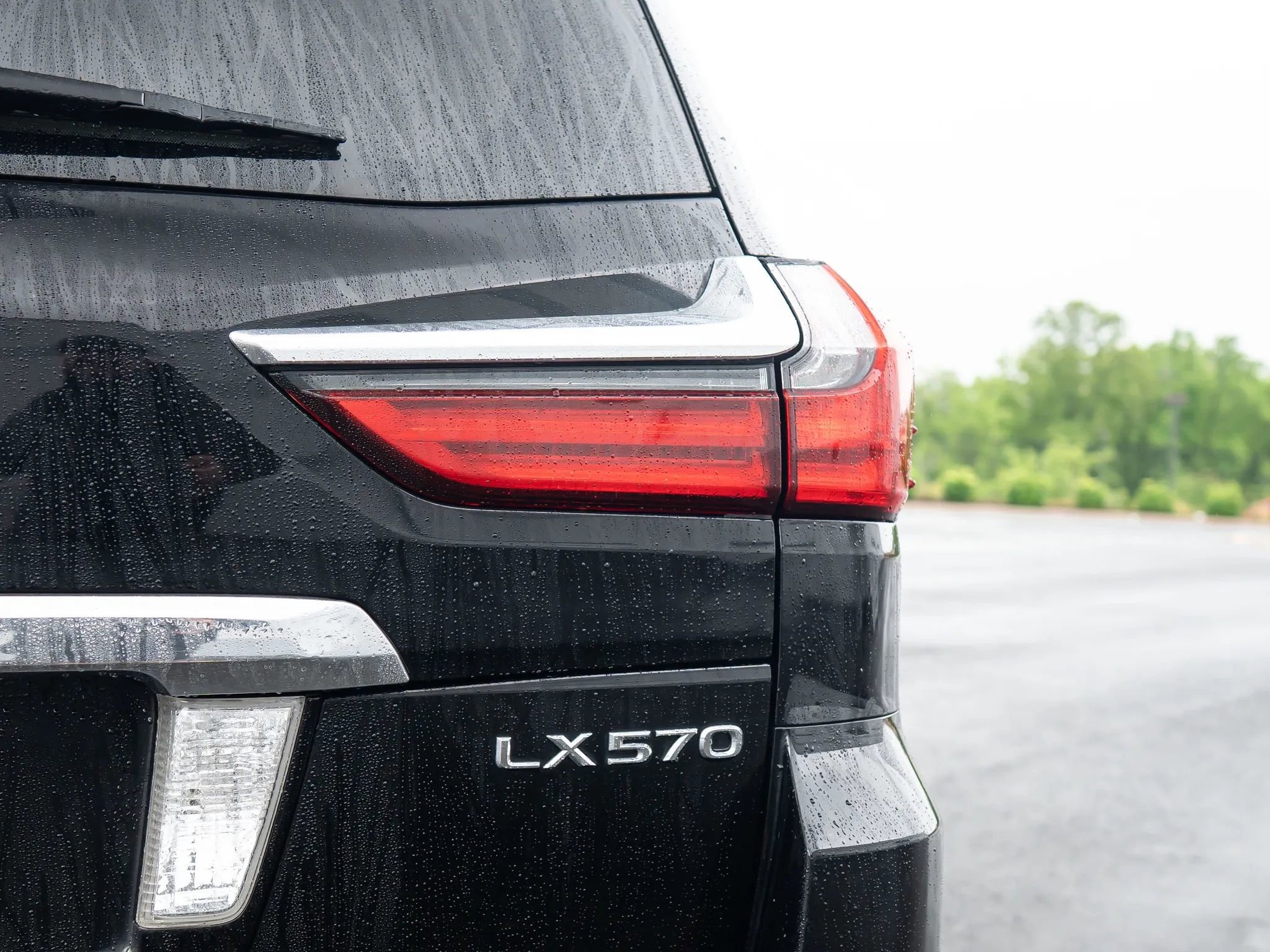Used 2017 Lexus LX 570 4WD w/ Luxury Package image 12