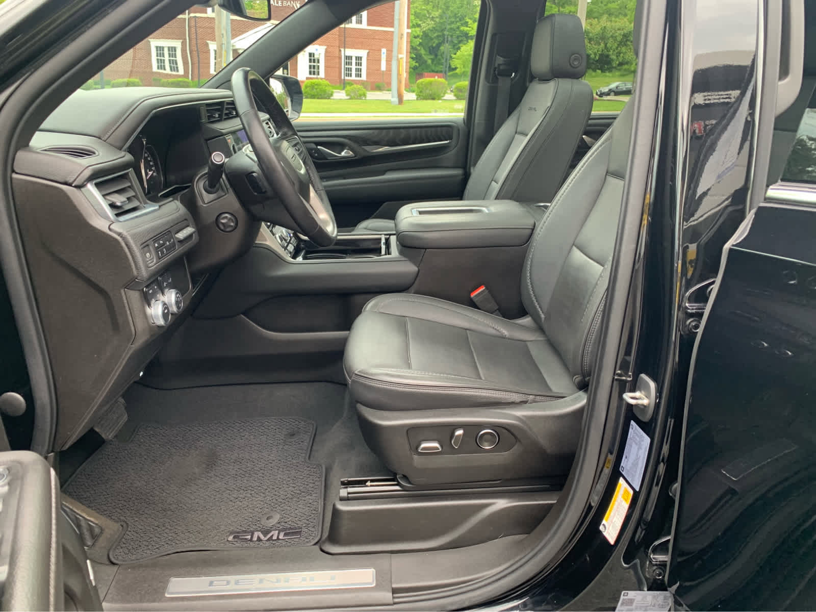 Used 2021 GMC Yukon Denali AWD/4WD image 12