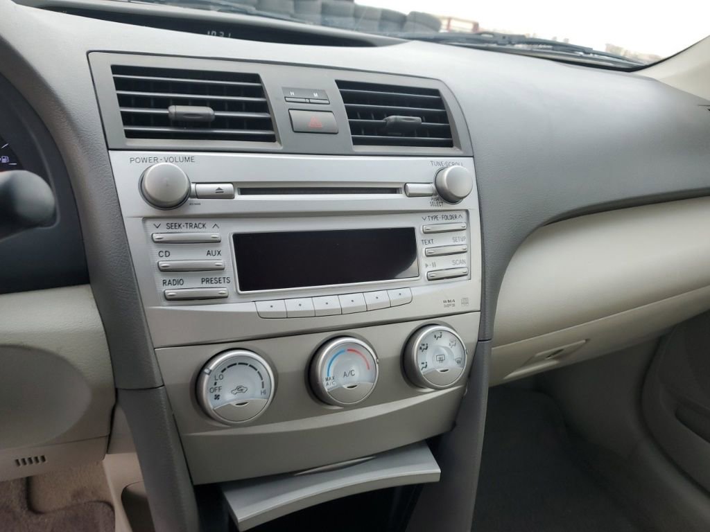 Used 2011 Toyota Camry LE image 17