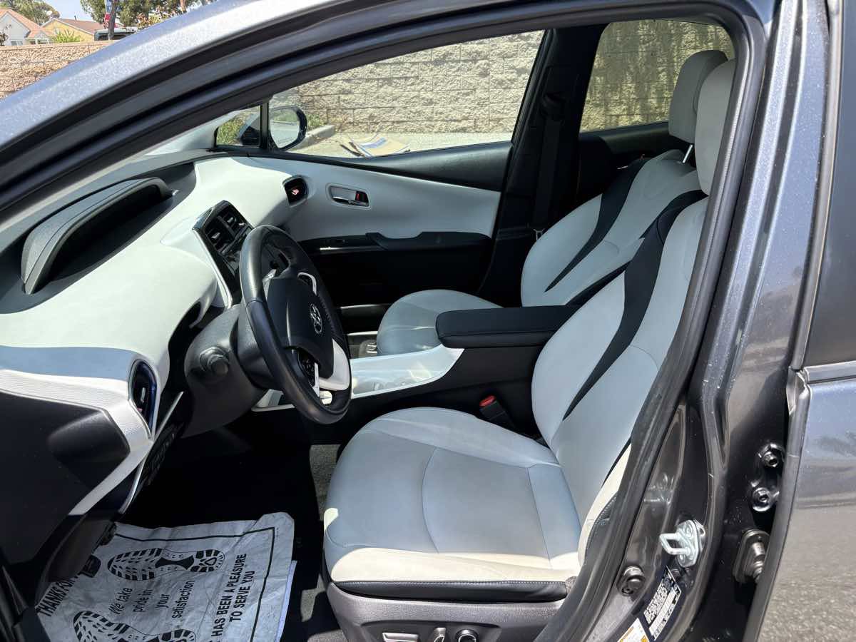 Used 2017 Toyota Prius Four Touring image 14