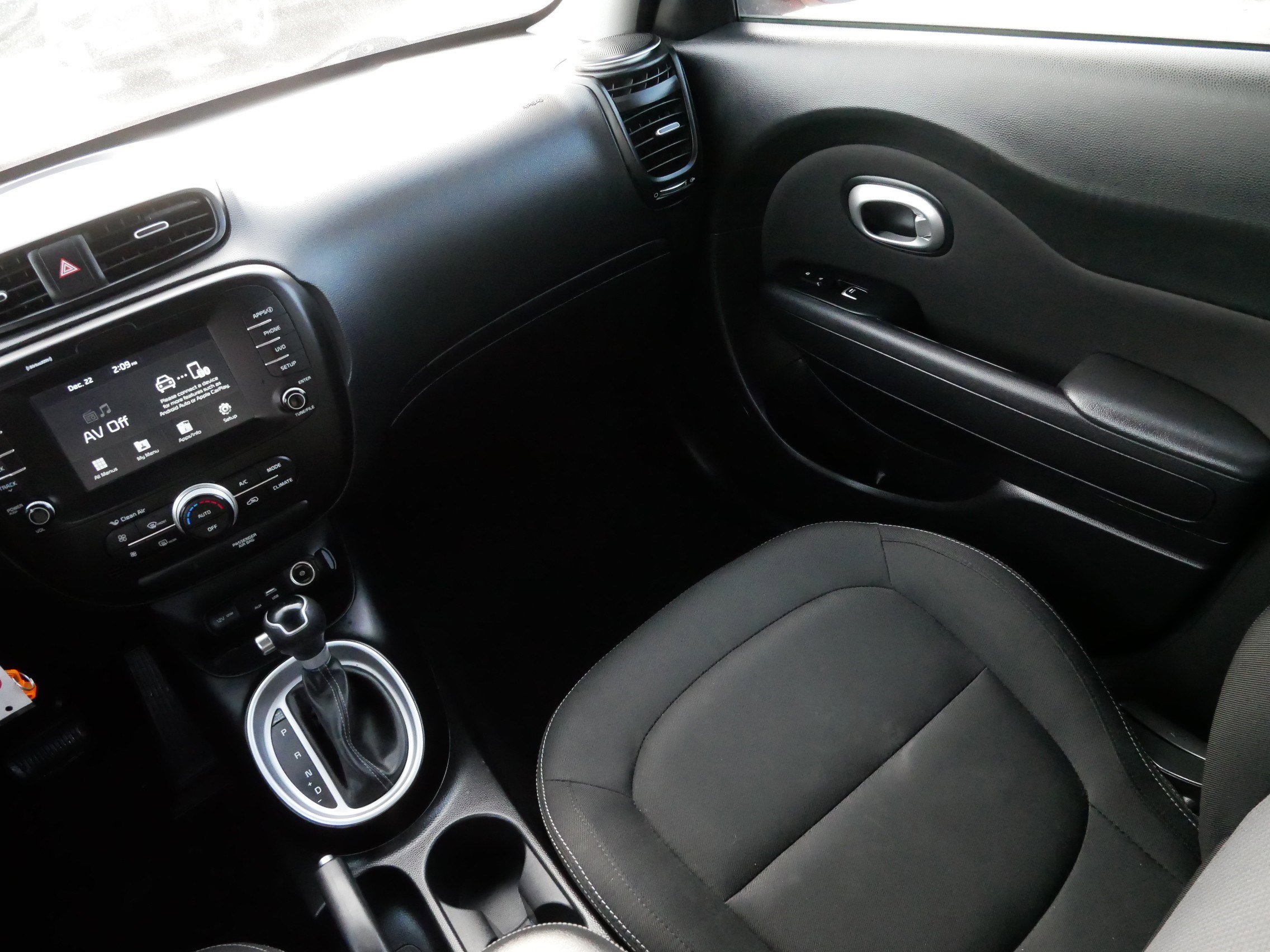 Used 2018 Kia Soul + image 11