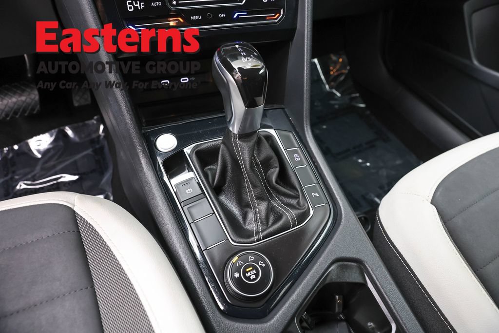 Used 2025 Volkswagen Taos SE AWD/4WD image 13