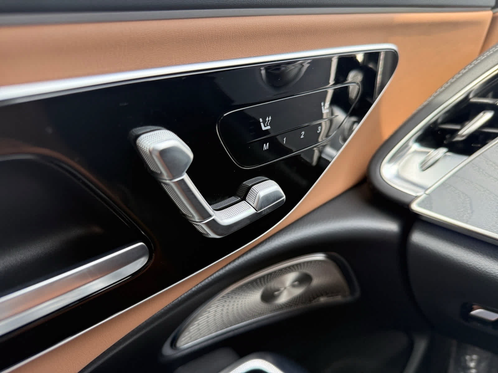 Certified 2025 Mercedes-Benz E 53 AMG e 4MATIC Sedan image 28