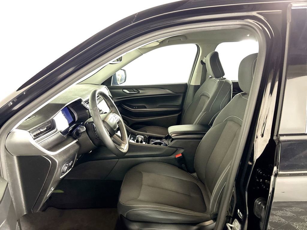 Used 2023 Jeep Grand Cherokee Laredo w/ Luxury Tech Group I image 11