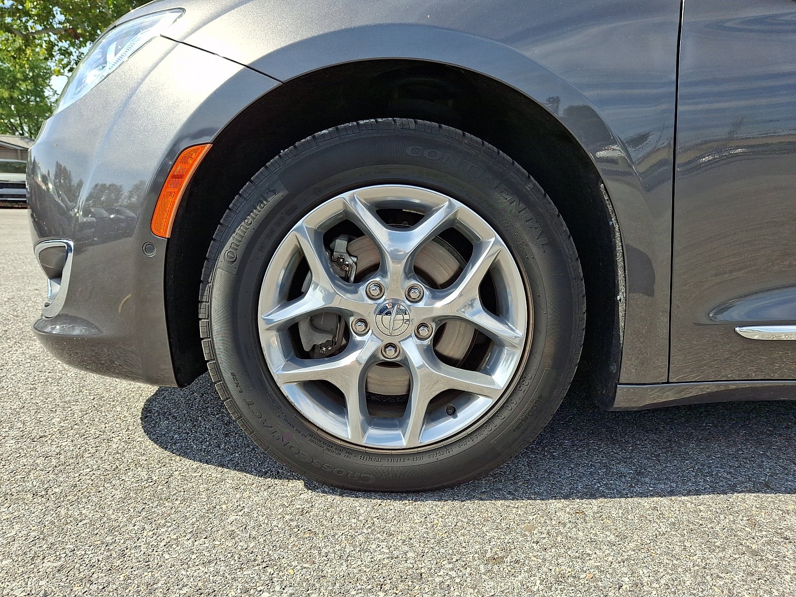 Used 2019 Chrysler Pacifica Limited w/ Advanced Safetytec Group FWD image 9