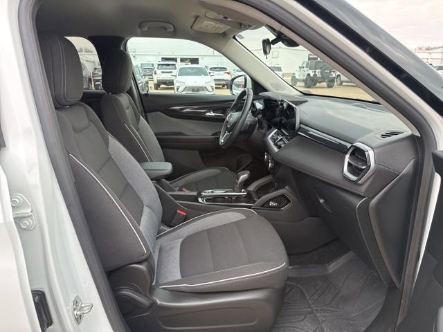Used 2024 Chevrolet TrailBlazer LT w/ LT Cold Weather Package FWD image 47