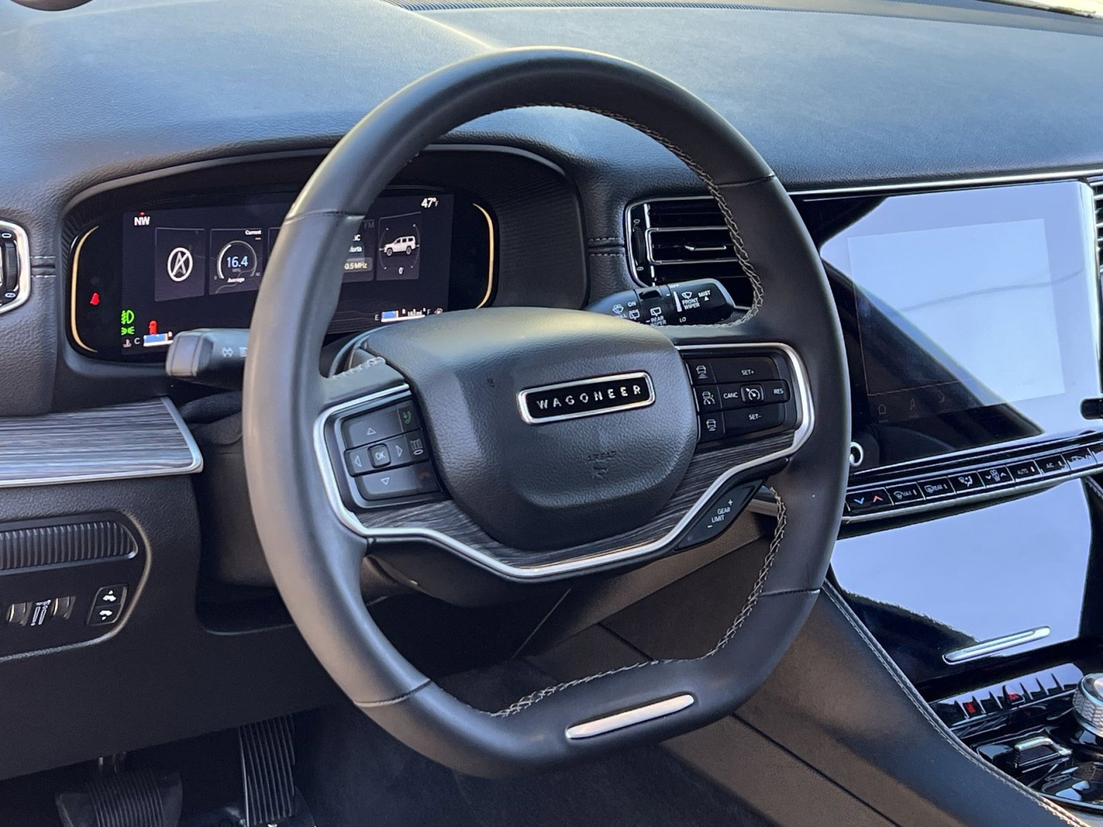 Used 2024 Jeep Wagoneer L Series II w/ Flexible Seating Group image 14