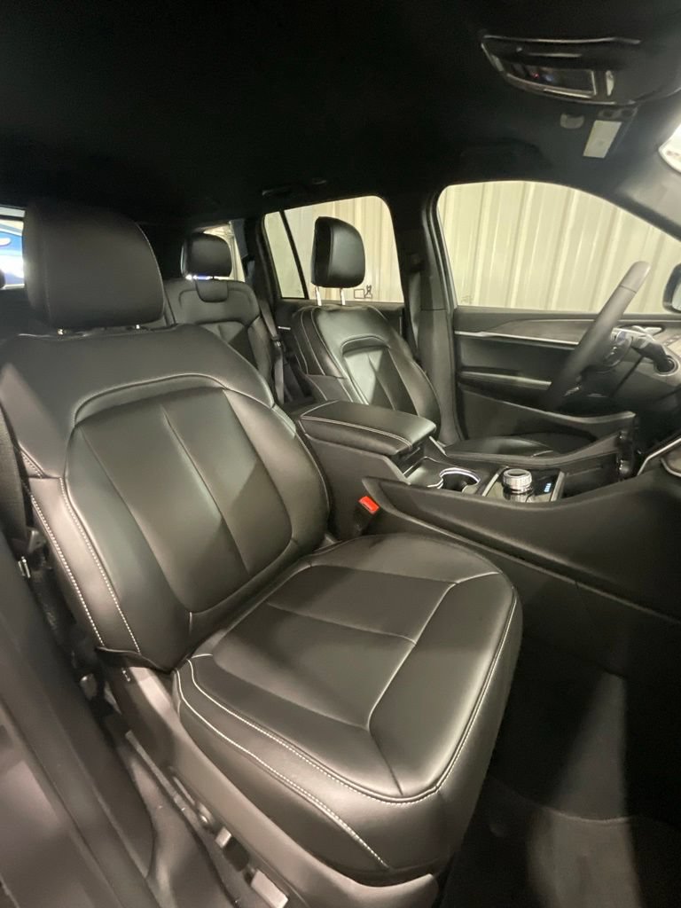 Used 2025 Jeep Grand Cherokee Limited w/ Black Appearance Package RWD image 13