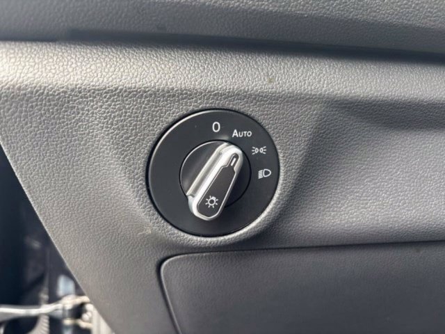 Used 2024 Volkswagen Jetta SE FWD image 17