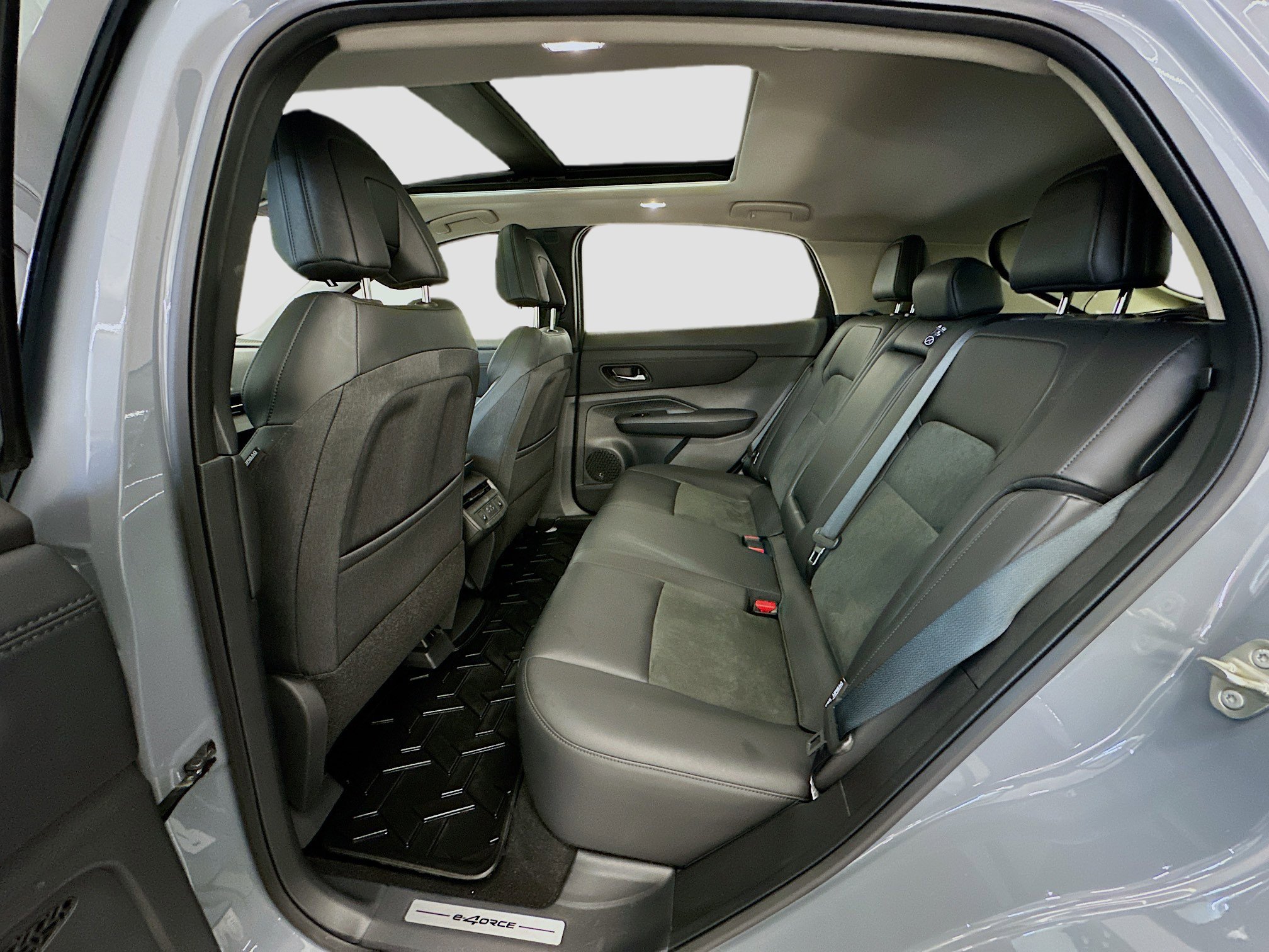 Used 2024 Nissan Ariya AWD image 30