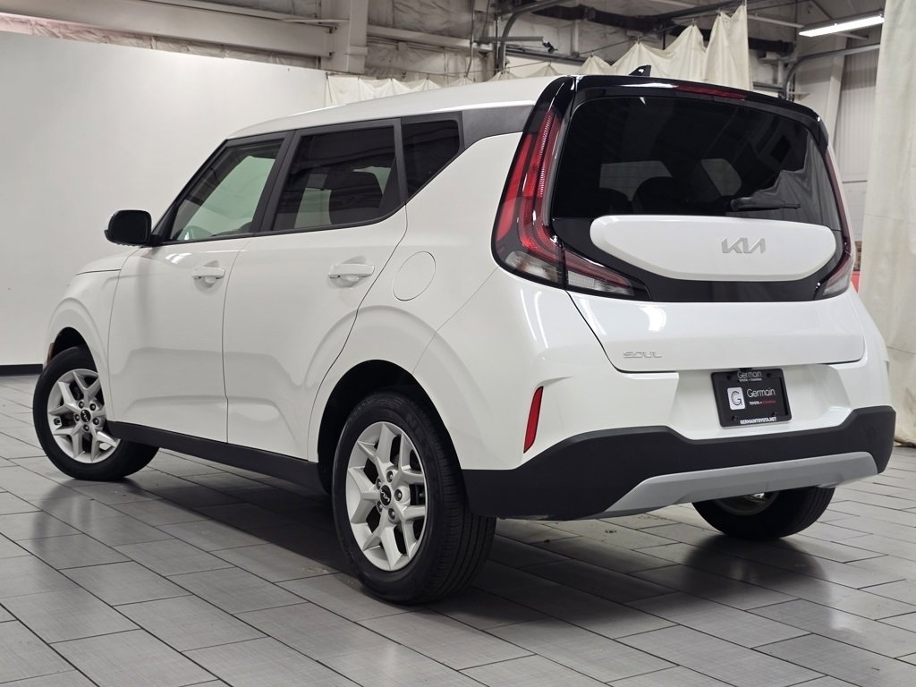 Used 2023 Kia Soul LX w/ LX Technology Package image 13