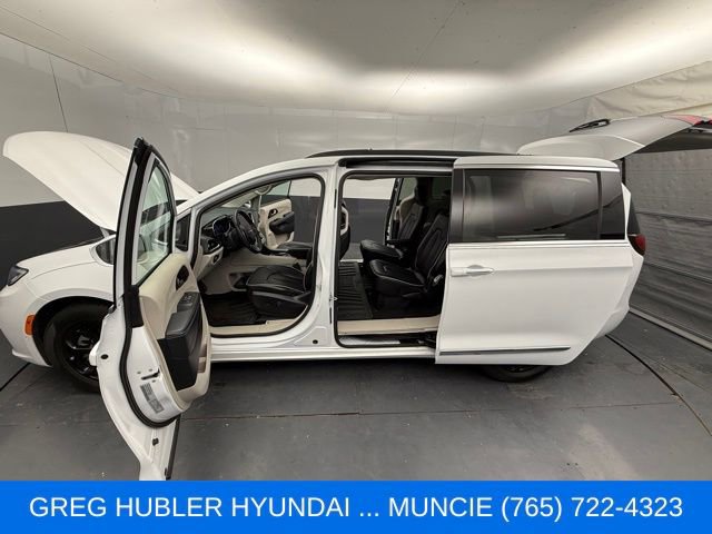Used 2022 Chrysler Pacifica Limited FWD image 27